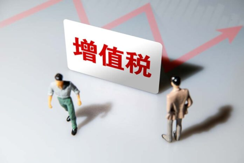 不是說(shuō)季度開票30萬(wàn)以內(nèi)免稅嗎？怎么我還要交稅？還要問(wèn)我拿成本發(fā)票?。? decoding=